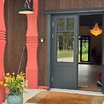 Uelase Riverside Lodge, Rural Retreat For 20 Guests, Private Smoke Sauna Available, Estonia Vikendica *