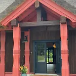 Uelase Riverside Lodge, Rural Retreat For 20 Guests, Private Smoke Sauna Available, Estonia Vikendica