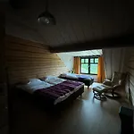 Vikendica Uelase Riverside Lodge, Rural Retreat For 20 Guests, Private Smoke Sauna Available, Estonia Lohu