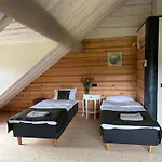 Vikendica Uelase Riverside Lodge, Rural Retreat For 20 Guests, Private Smoke Sauna Available, Estonia Lohu