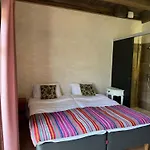 Uelase Riverside Lodge, Rural Retreat For 20 Guests, Private Smoke Sauna Available, Estonia Vikendica