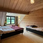 Semesterbostad Uelase Riverside Lodge, Rural Retreat For 20 Guests, Private Smoke Sauna Available, Estonia