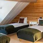 Uelase Riverside Lodge, Rural Retreat For 20 Guests, Private Smoke Sauna Available, Estonia Lohu