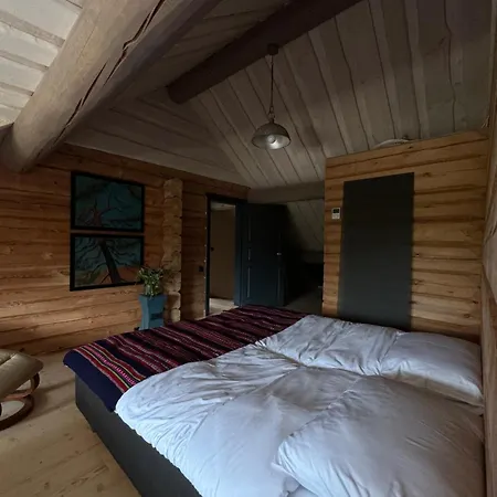 Uelase Riverside Lodge, Rural Retreat For 20 Guests, Private Smoke Sauna Available, Estonia Semesterbostad *