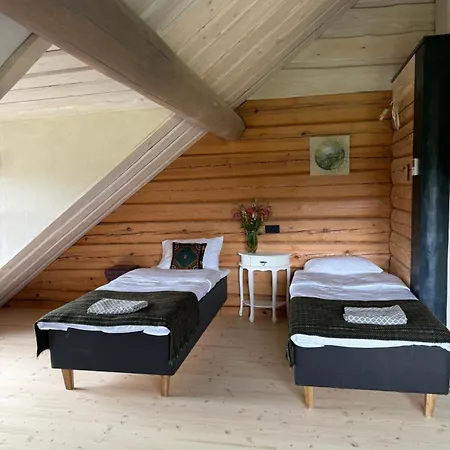 Semesterbostad Uelase Riverside Lodge, Rural Retreat For 20 Guests, Private Smoke Sauna Available, Estonia Lohu