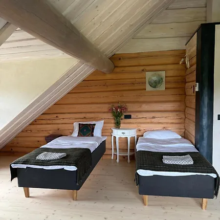 Vakantiehuis Uelase Riverside Lodge, Rural Retreat For 20 Guests, Private Smoke Sauna Available, Estonia Lohu