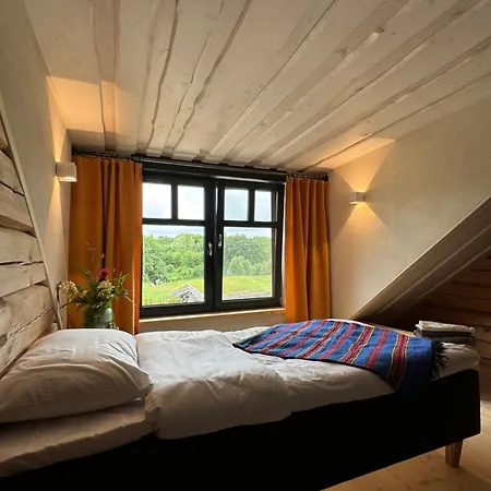 Uelase Riverside Lodge, Rural Retreat For 20 Guests, Private Smoke Sauna Available, Estonia