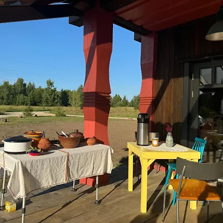 بيت للعطل Uelase Riverside Sleeps 20 And Optional Smoke Sauna