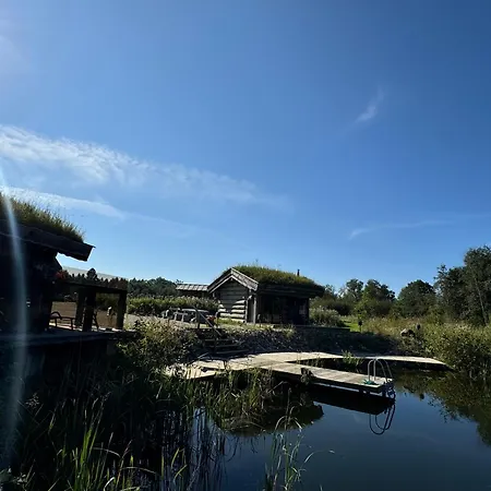 بيت للعطل Uelase Riverside Sleeps 20 And Optional Smoke Sauna Lohu