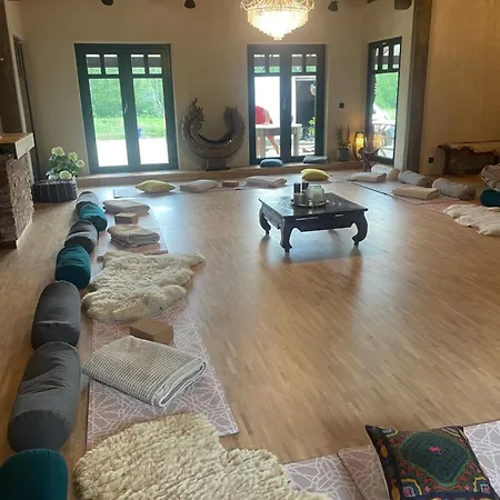Uelase Riverside Lodge, Rural Retreat For 20 Guests, Private Smoke Sauna Available, Estonia Lohu