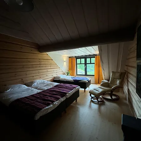 Uelase Riverside Lodge, Rural Retreat For 20 Guests, Private Smoke Sauna Available, Estonia