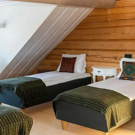 Uelase Riverside Lodge, Rural Retreat For 20 Guests, Private Smoke Sauna Available, Estonia Lohu