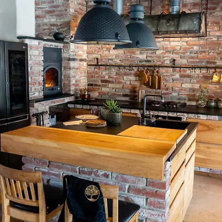 Uelase Riverside Lodge, Rural Retreat For 20 Guests, Private Smoke Sauna Available, Estonia Semesterbostad *