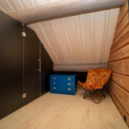 Semesterbostad Uelase Riverside Lodge, Rural Retreat For 20 Guests, Private Smoke Sauna Available, Estonia *