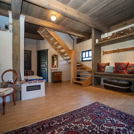 Semesterbostad Uelase Riverside Lodge, Rural Retreat For 20 Guests, Private Smoke Sauna Available, Estonia Lohu
