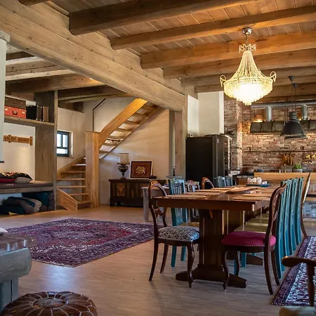 Uelase Riverside Lodge, Rural Retreat For 20 Guests, Private Smoke Sauna Available, Estonia Semesterbostad