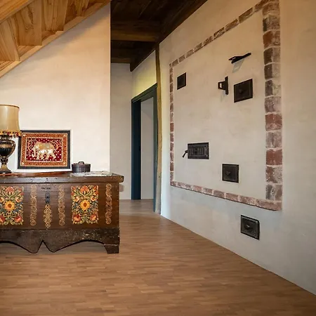Semesterbostad Uelase Riverside Lodge, Rural Retreat For 20 Guests, Private Smoke Sauna Available, Estonia Lohu