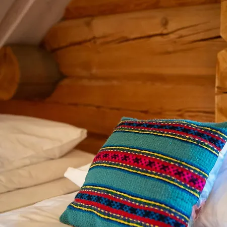 Uelase Riverside Lodge, Rural Retreat For 20 Guests, Private Smoke Sauna Available, Estonia Lohu