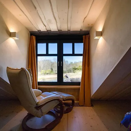 Uelase Riverside Lodge, Rural Retreat For 20 Guests, Private Smoke Sauna Available, Estonia Lohu