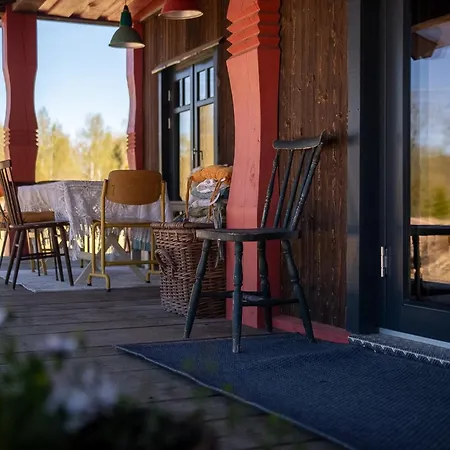 Uelase Riverside Lodge, Rural Retreat For 20 Guests, Private Smoke Sauna Available, Estonia