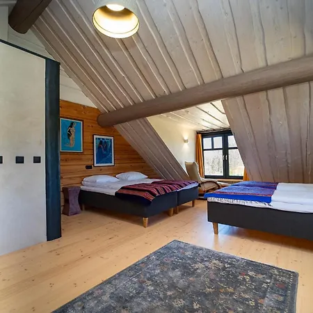 Semesterbostad Uelase Riverside Lodge, Rural Retreat For 20 Guests, Private Smoke Sauna Available, Estonia Lohu