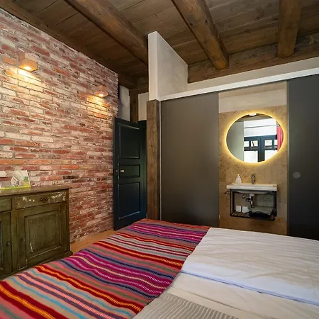 Semesterbostad Uelase Riverside Lodge, Rural Retreat For 20 Guests, Private Smoke Sauna Available, Estonia Lohu