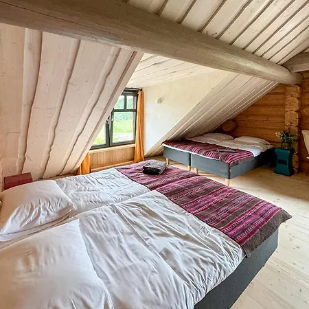 Uelase Riverside Lodge, Rural Retreat For 20 Guests, Private Smoke Sauna Available, Estonia Holiday home Lohu