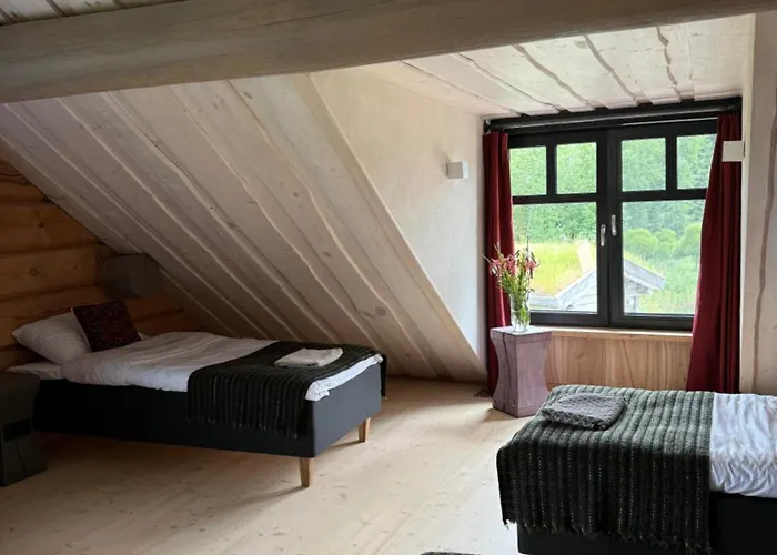 Semesterbostad Uelase Riverside Sleeps 20 And Optional Smoke Sauna Lohu