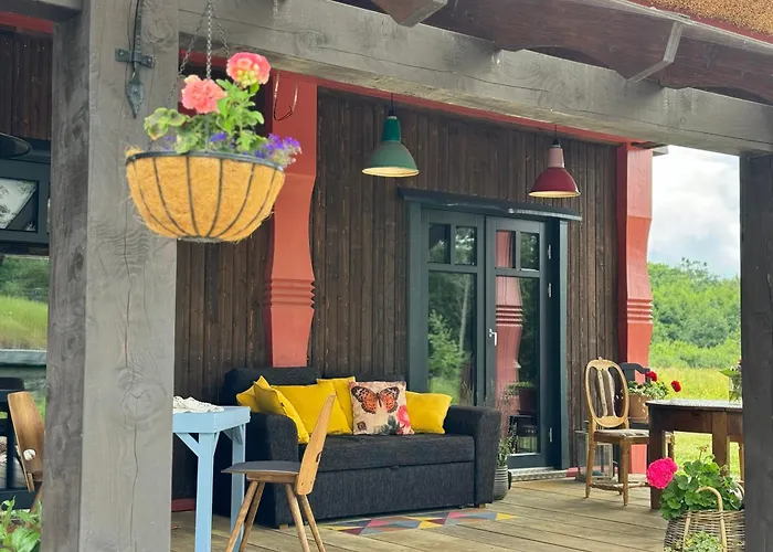 Uelase Riverside Sleeps 20 And Optional Smoke Sauna Semesterbostad Lohu