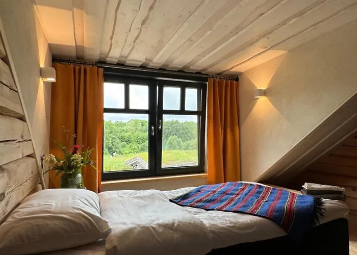 Uelase Riverside Sleeps 20 And Optional Smoke Sauna